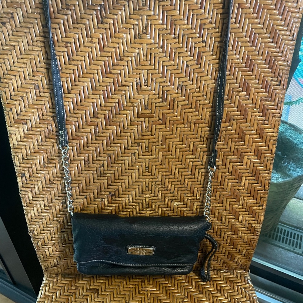 New West Black Leather Crossbody Shoulder Bag/Purse w Loads of Zipped Spaces